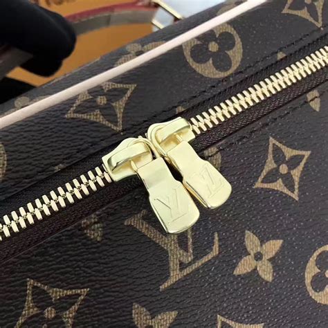 louis vuitton shoulder bag with zipper